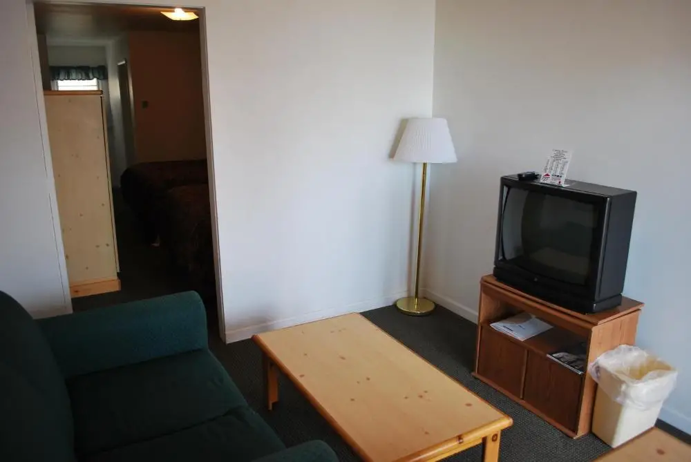 Central Motel 6