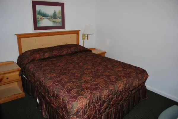 Central Motel 9