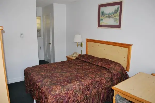 Central Motel 10